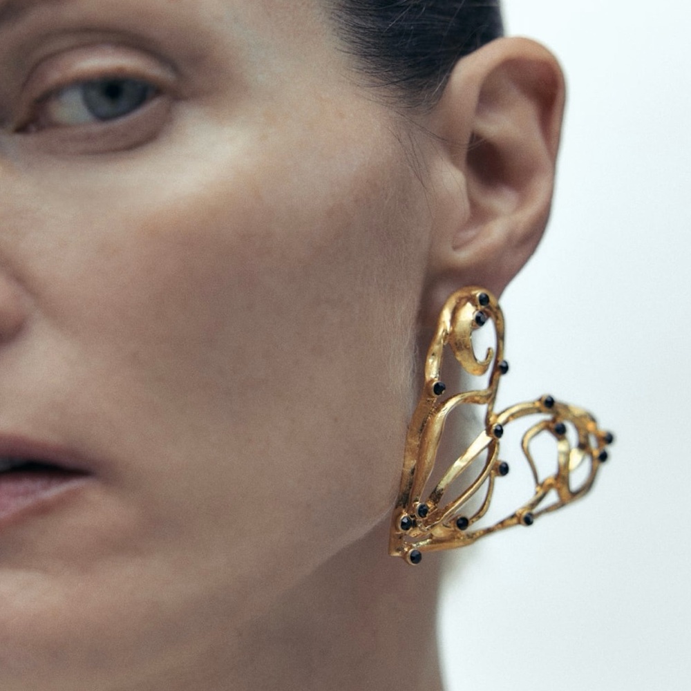 Zara TEXTURED HEART EARRINGS. Golden. Size M. New with Tags.